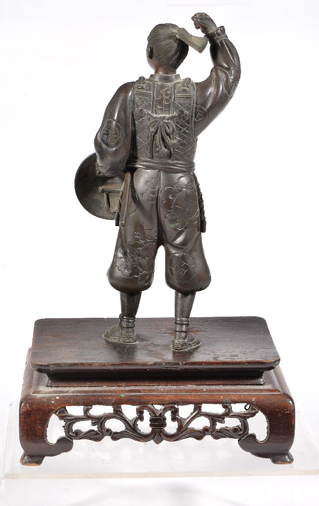 A Japanese Bronze Figure of a Foot Soldier - Image 3 of 3