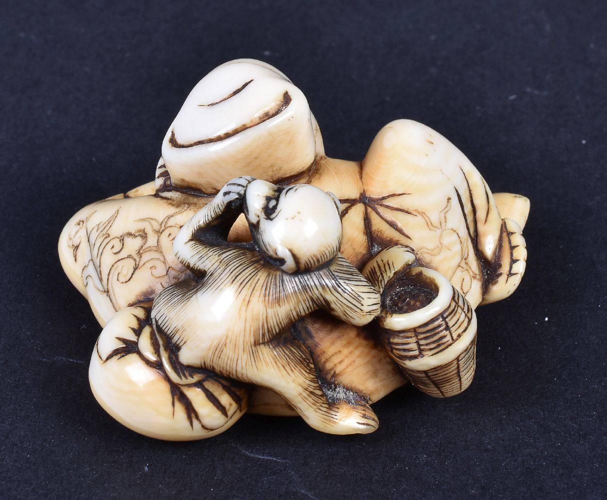 ϒ A Japanese carved Ivory Netsuke of a reclining sarumawashi dressed in typical garb and asleep - Image 2 of 4