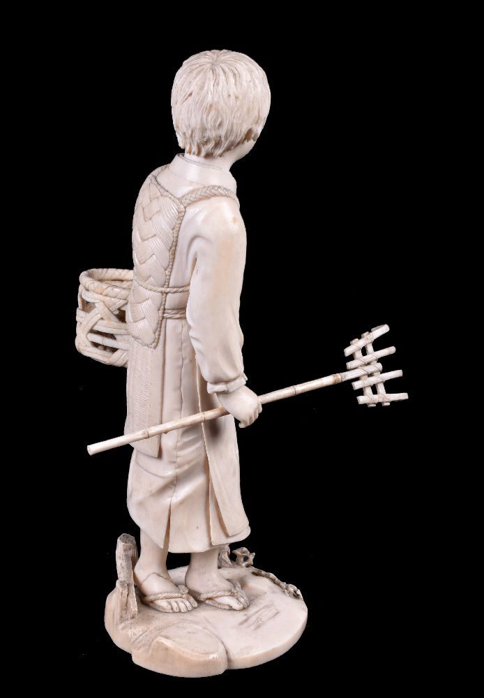 ϒ A Large Japanese Ivory Okimono of a Farmer with Rake - Image 2 of 4