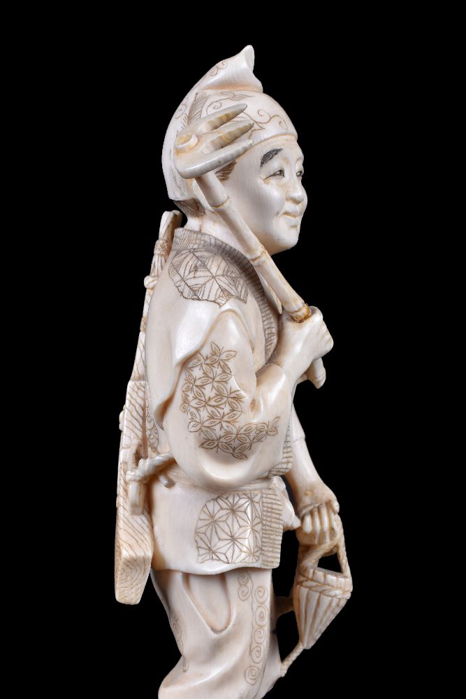 ϒ A Japanese Ivory Okimono of a Farmer with matchlock rifle - Image 8 of 11