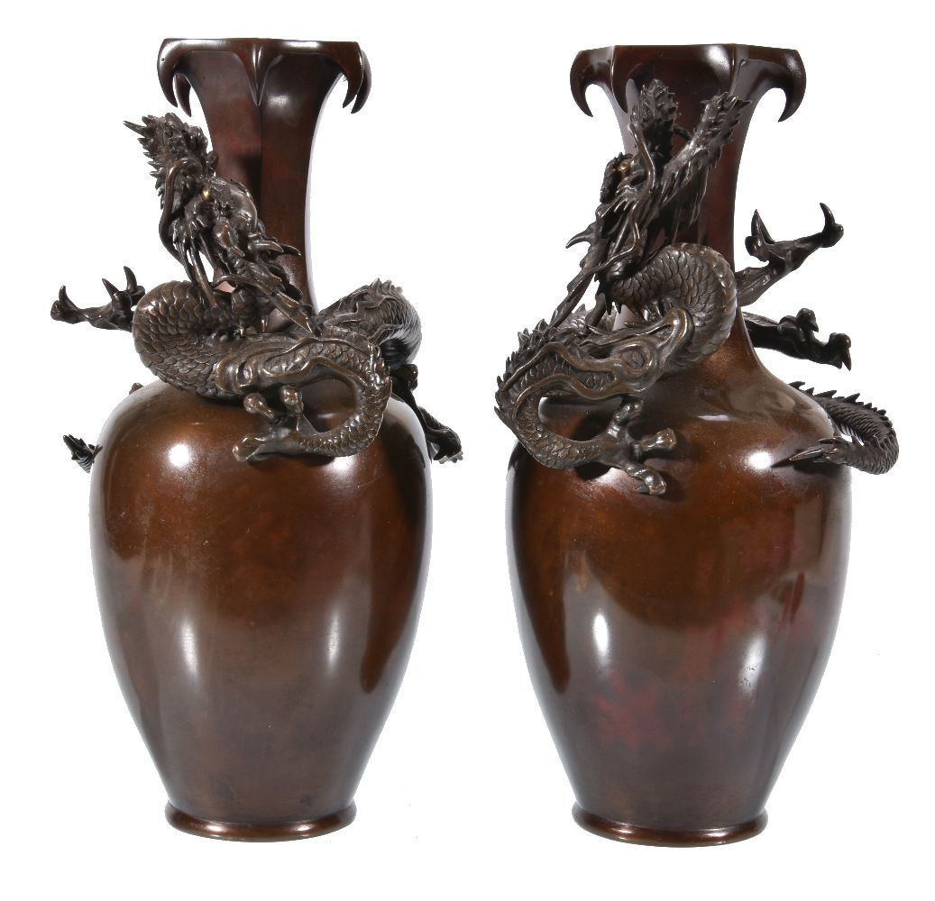 Genryusai Seiya: A Pair of Japanese Bronze Vases - Image 2 of 5