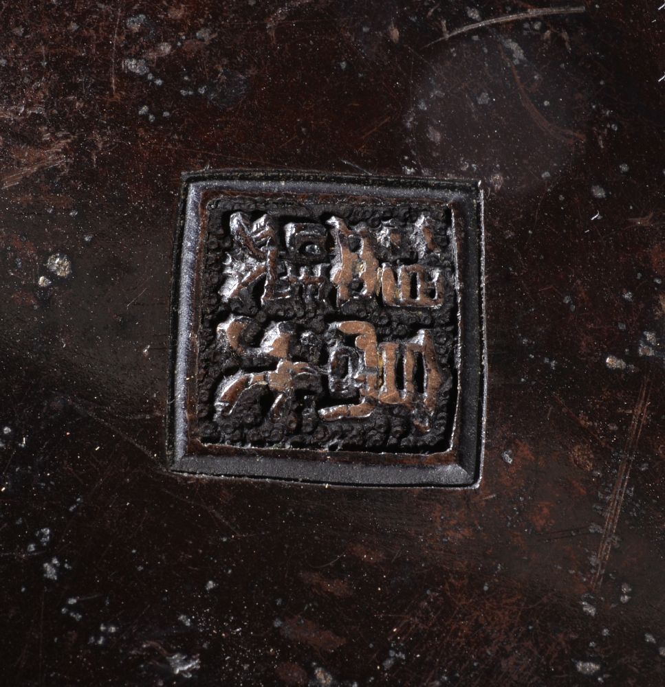 A Large Japanese Bronze Vase - Image 7 of 7