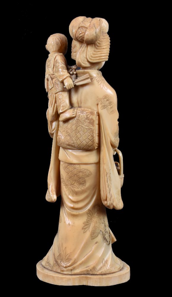 ϒ A Japanese Ivory Okimono of a Farmer with matchlock rifle - Image 4 of 11