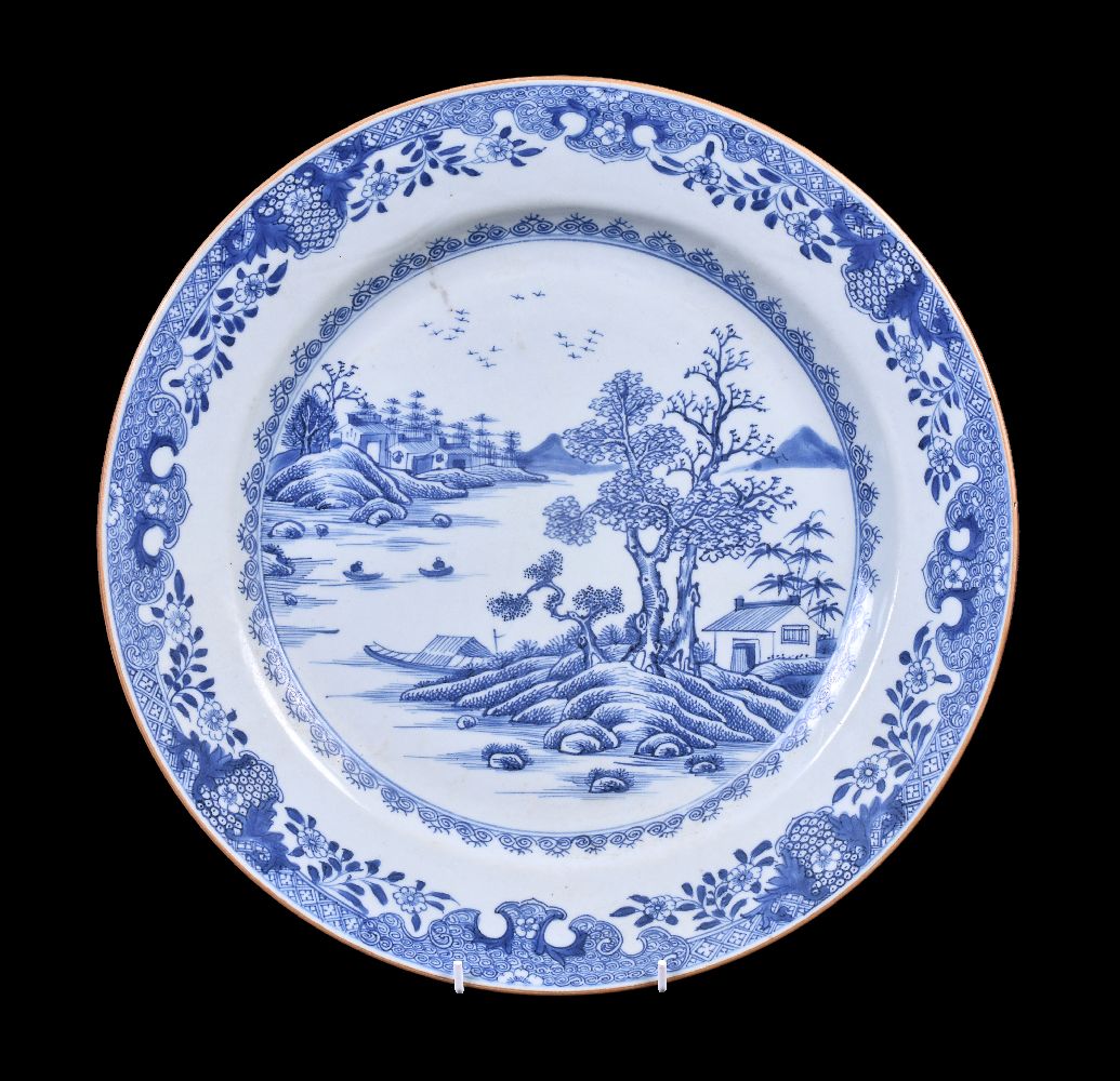 A Chinese blue and white circular dish - Image 3 of 9