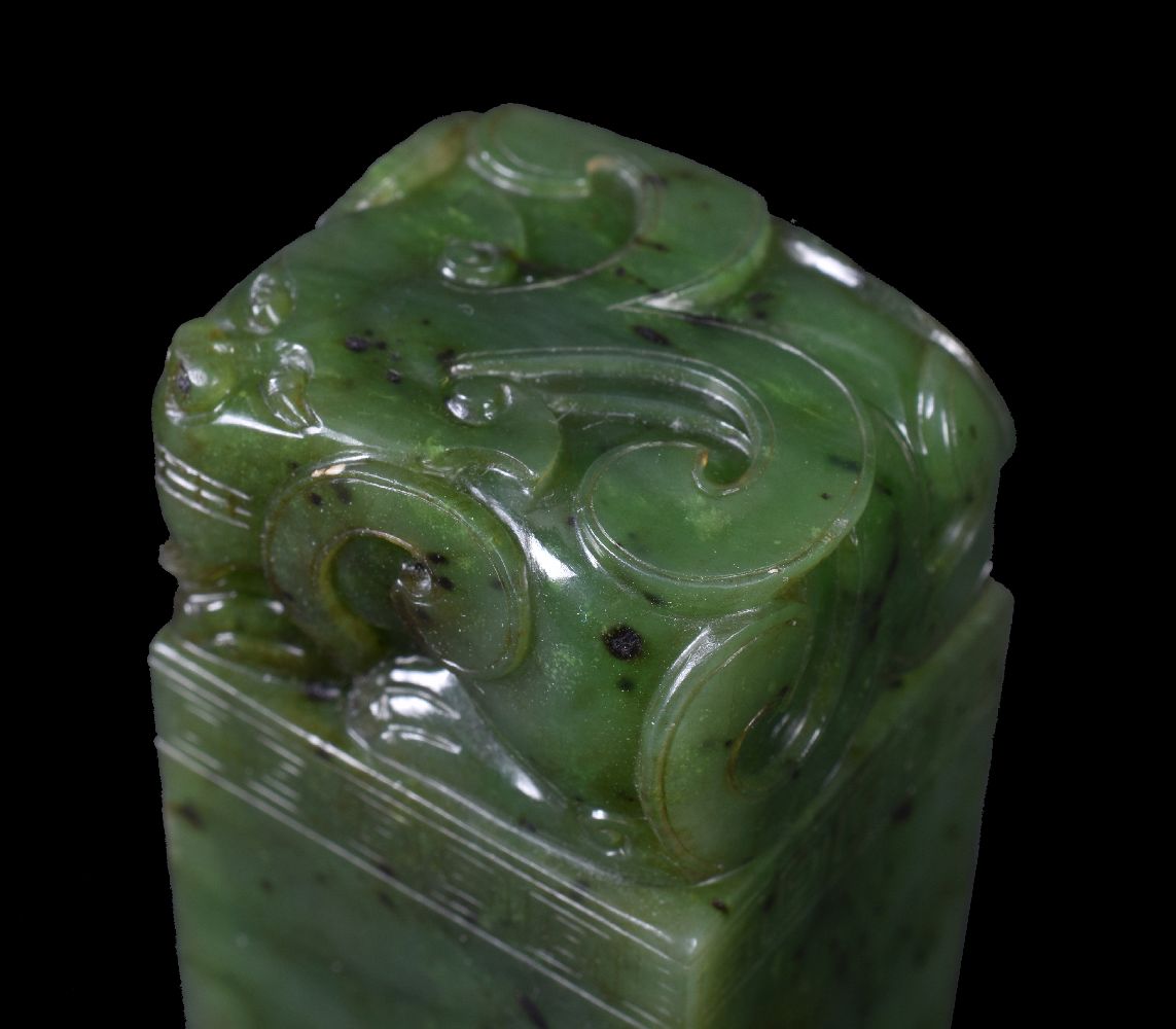 A Chinese spinach jade lion seal - Image 3 of 4