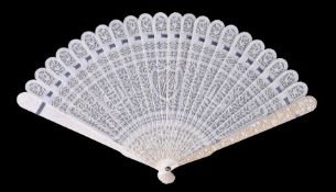 ϒ A good Chinese ivory brisé fan