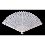 ϒ A good Chinese ivory brisé fan