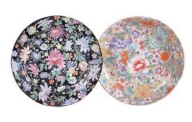 A Chinese famille rose mille fleurs plate