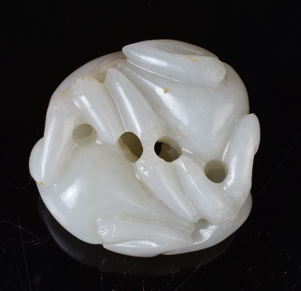 A Chinese white jade carving of two dogs - Image 4 of 4