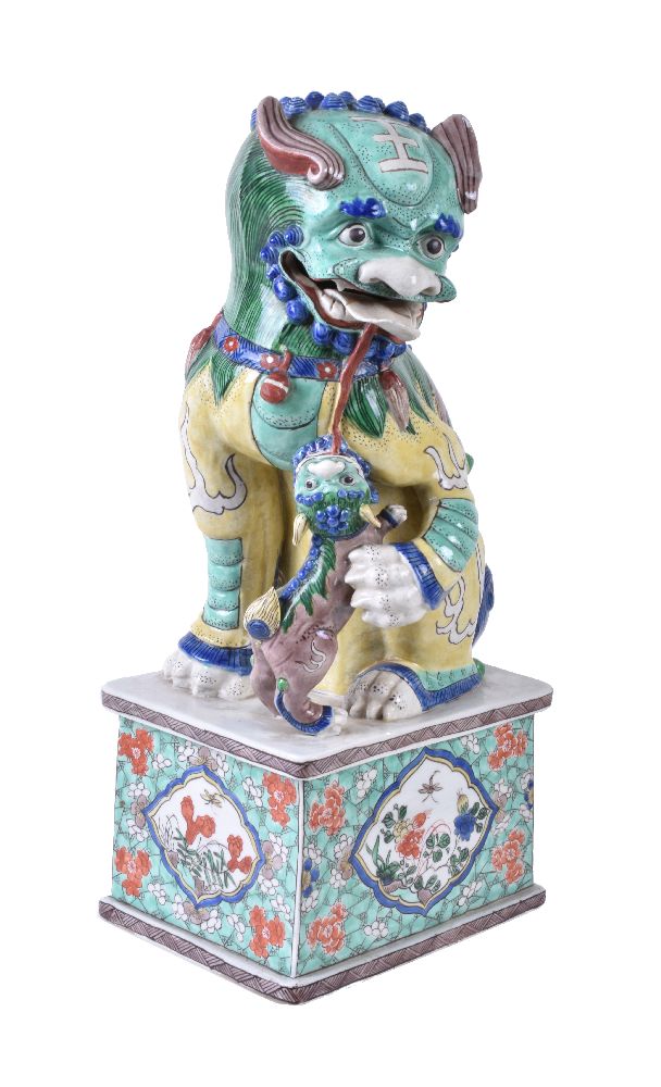 A large pair of 'Famille Verte' Buddhist lions - Image 5 of 8