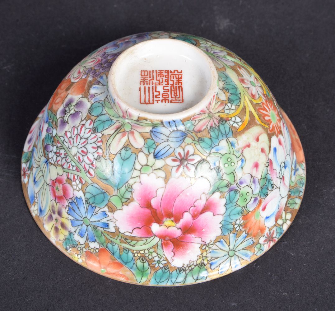 A Chinese 'Mille Fleur' bowl and saucer - Image 3 of 4