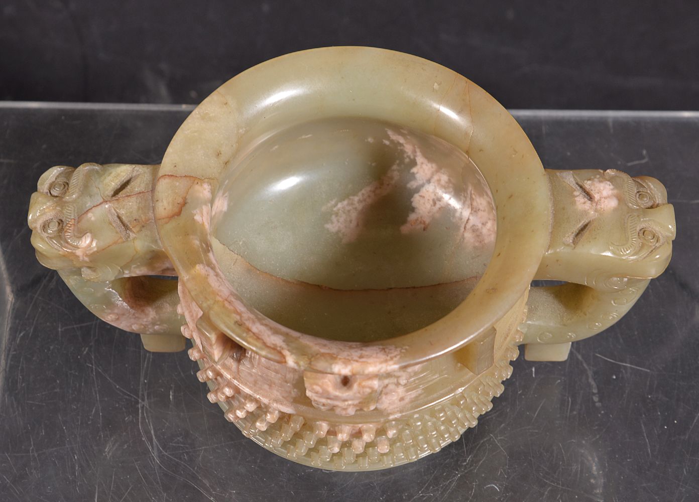 A Chinese celadon and white jade two handled cup - Image 4 of 5