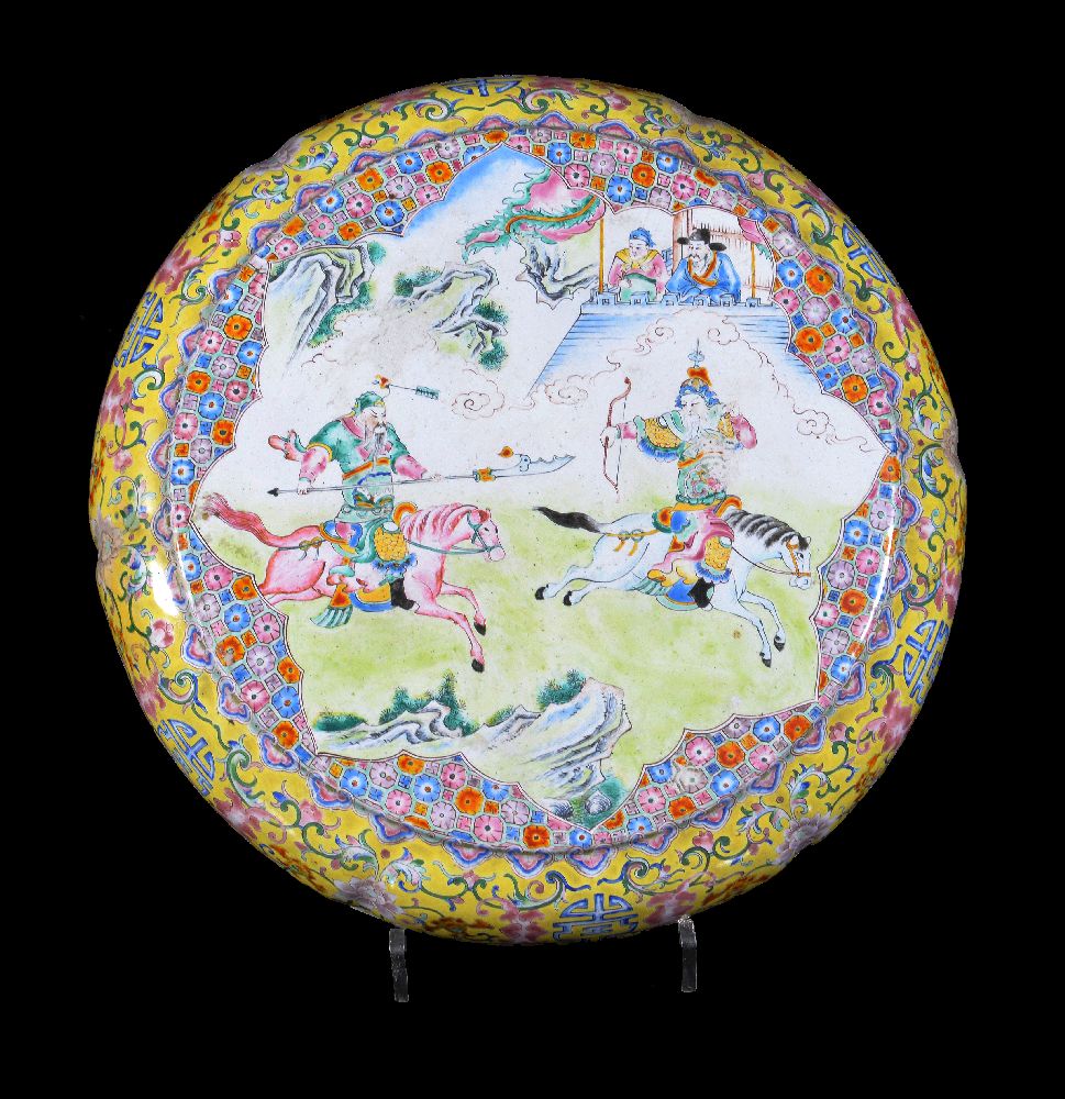 A large and rare Chinese 'Romance of the Three Kingdoms' canton enamel box and cover - Image 2 of 5