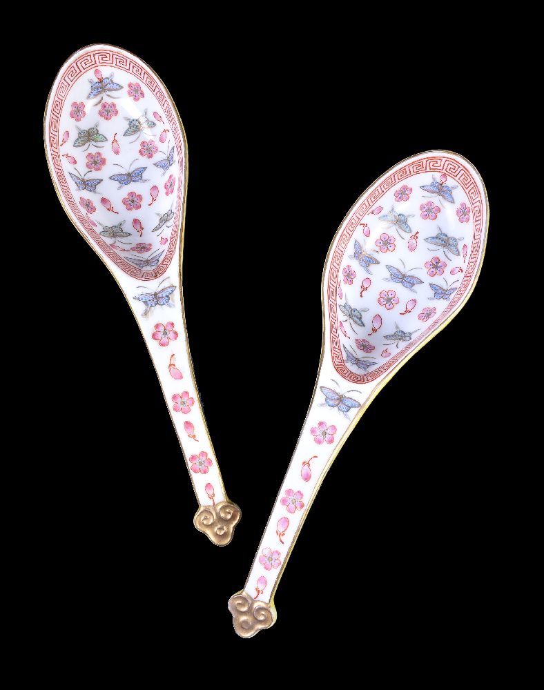 A pair of Chinese 'Famille-Rose' and iron-red yellow ground spoons - Image 3 of 5