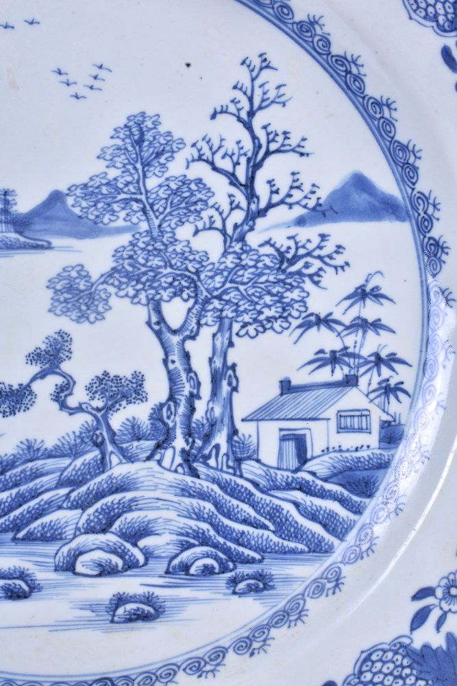 A Chinese blue and white circular dish - Image 4 of 9