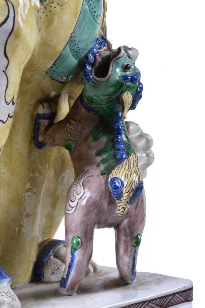 A large pair of 'Famille Verte' Buddhist lions - Image 8 of 8