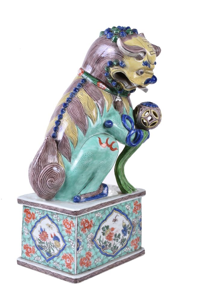 A large pair of 'Famille Verte' Buddhist lions - Image 3 of 8