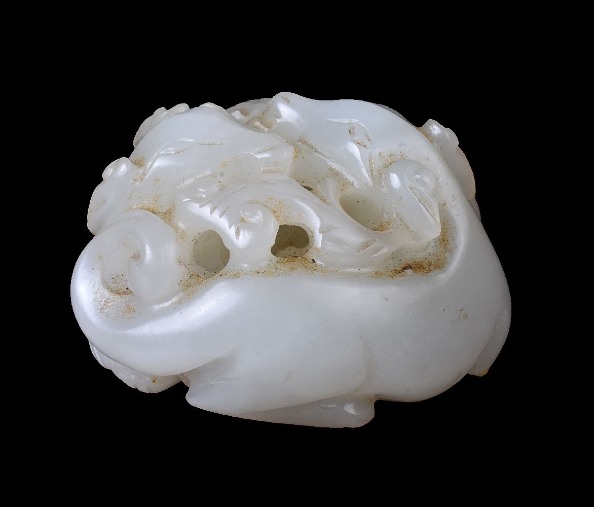 A Chinese white jade carving of two dogs - Image 2 of 4