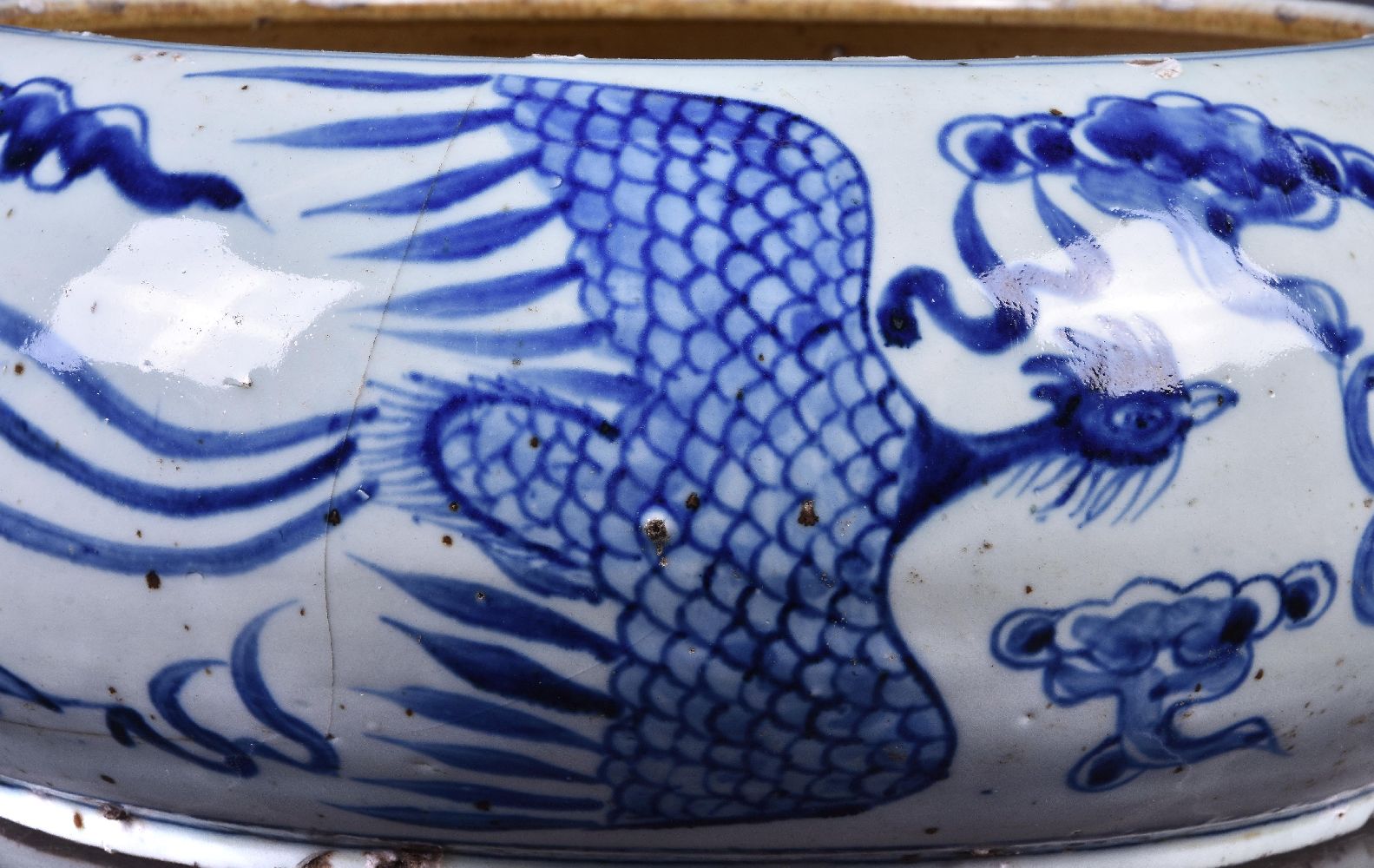 A Chinese blue and white 'Dragon and Phoenix' bowl - Image 9 of 9