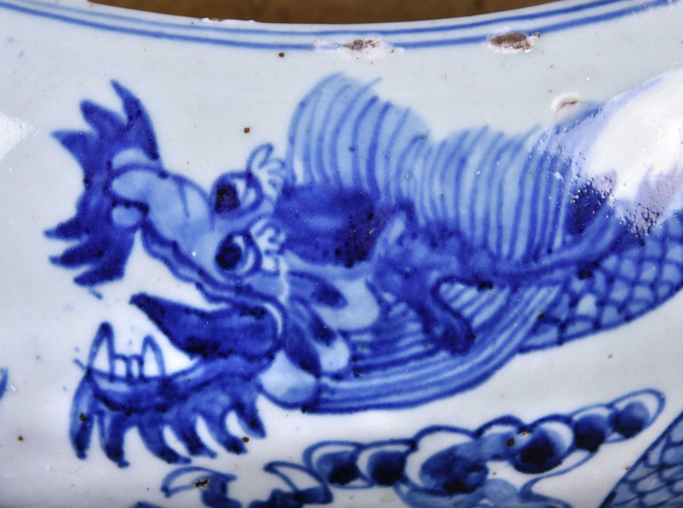 A Chinese blue and white 'Dragon and Phoenix' bowl - Image 8 of 9