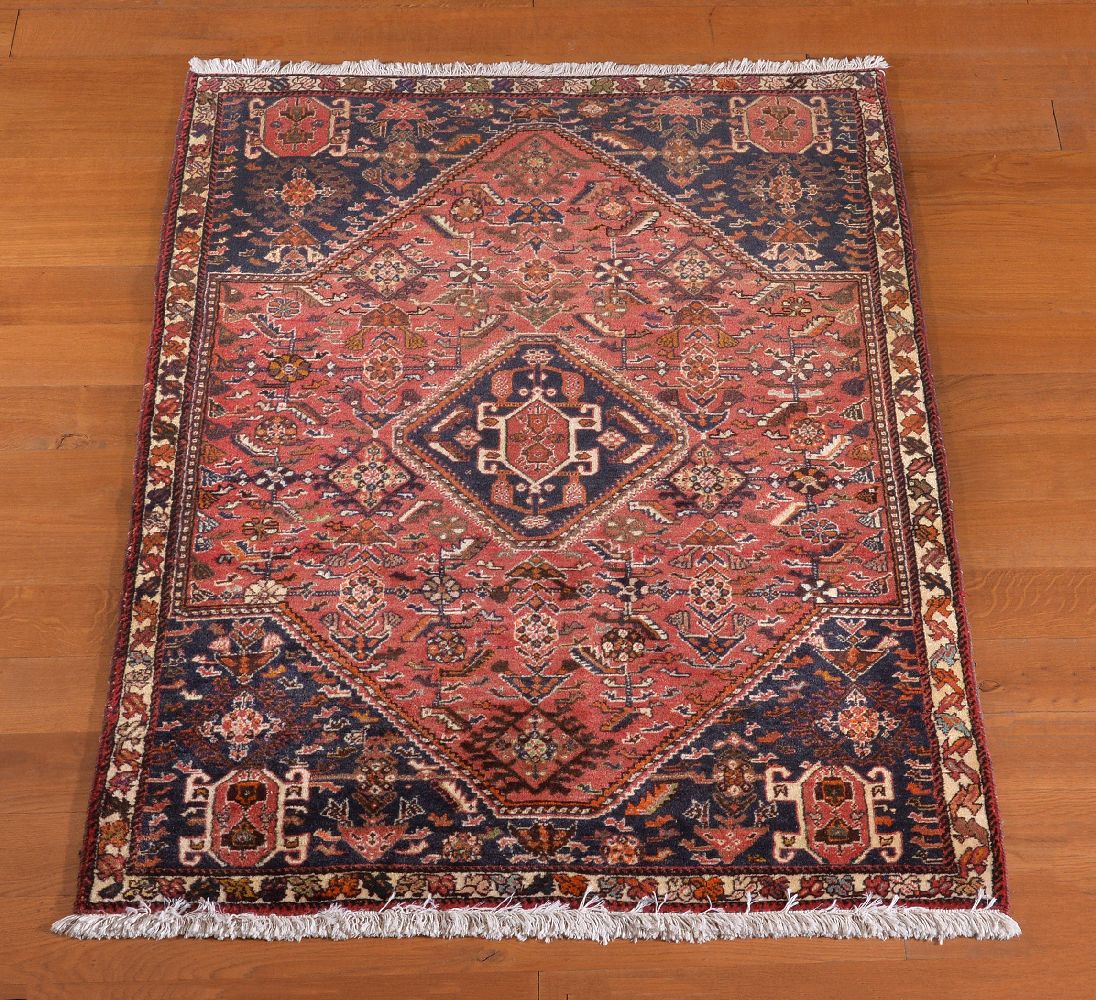 A Shiraz rug - Image 2 of 2