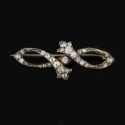 A late Victorian diamond crossover brooch