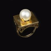 A 1940s cultured pearl dress ring
