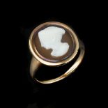 A Victorian hardstone cameo ring