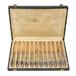 A set of twelve French silver handled cake knives/forks (couteaux formant fourchetter) by Émile Puif