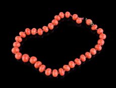 ϒ A coral bead necklace