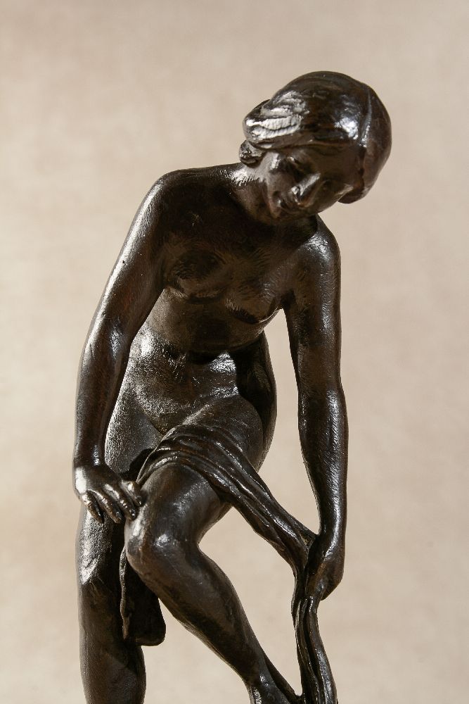 λ Edmund Korosadowicz, (Polish 1872 - 1964), a patinated bronze and marble mounted model of a nude - Image 3 of 4