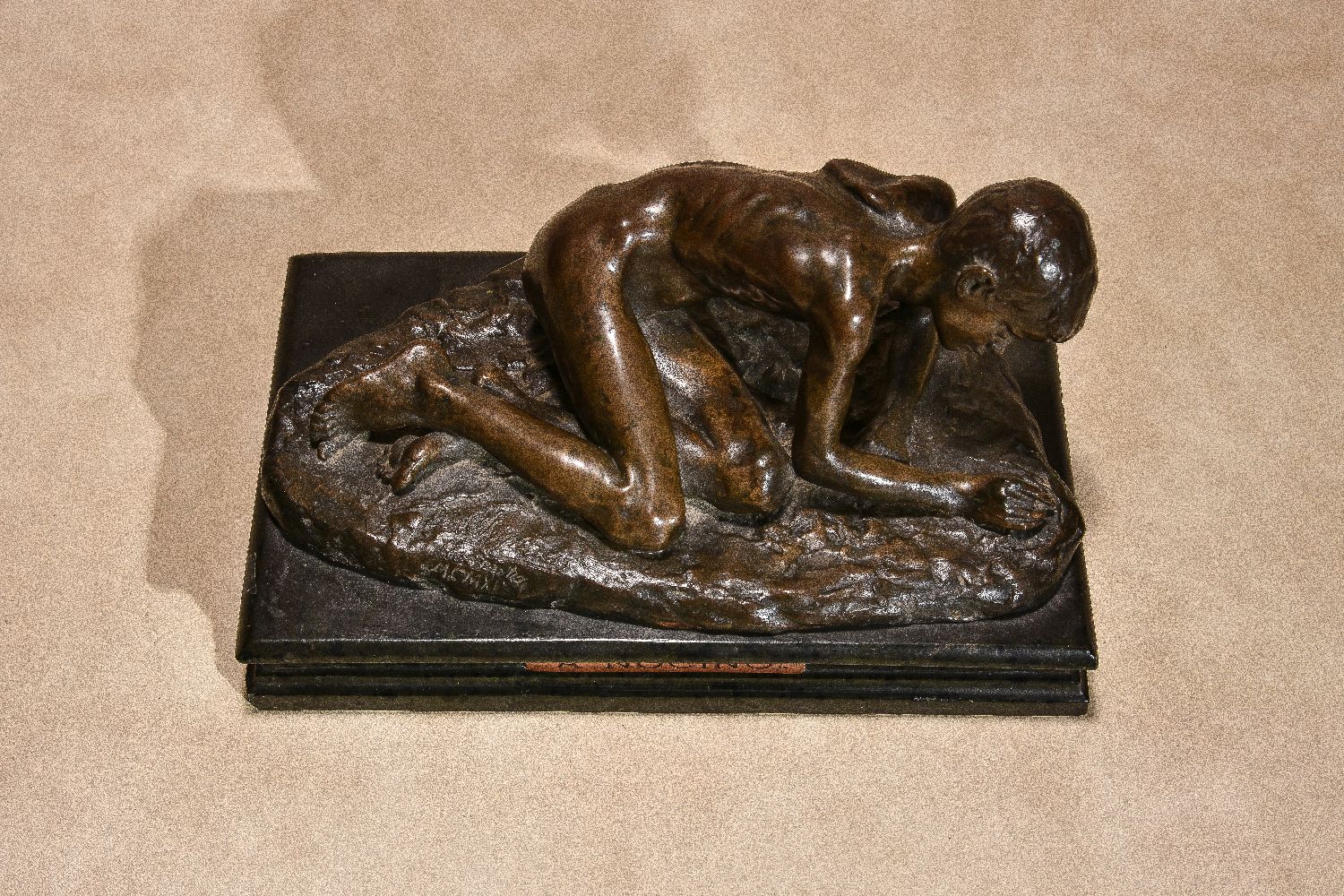 Demétre H. Chiparus, (Romanian, 1886 - 1947), patinated bronze model of a boy on the beach, - Image 4 of 5