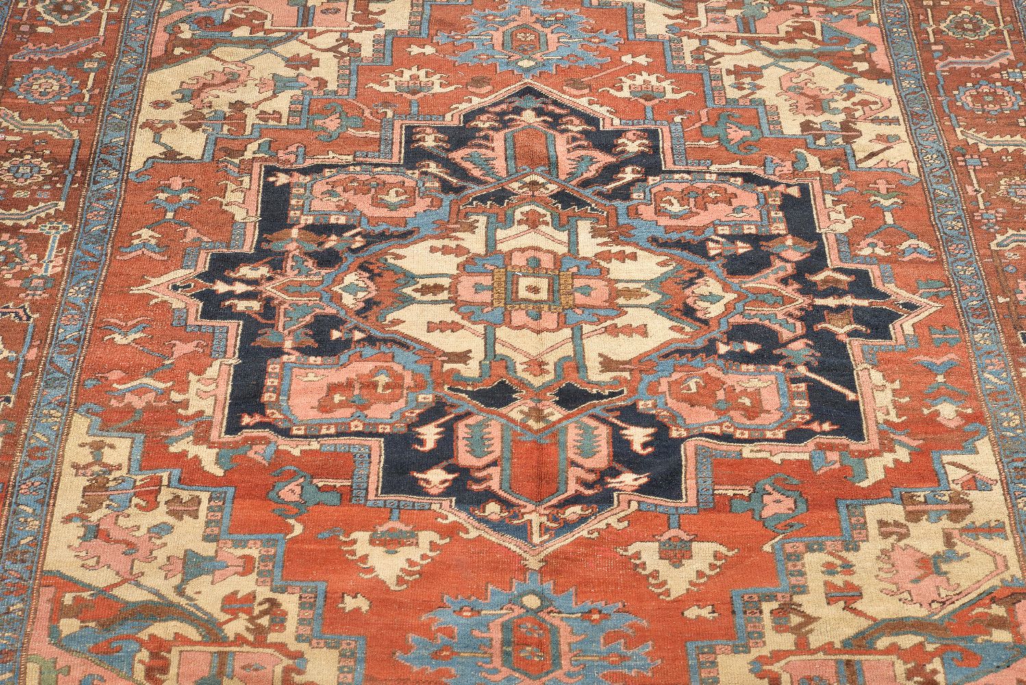 A Serapi carpet - Image 2 of 2