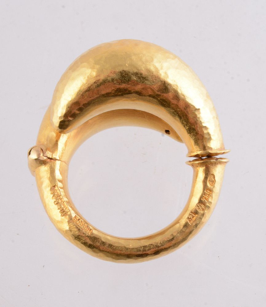 A gold coloured Lalaounis crossover hinged ring - Image 2 of 2