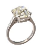Ω A single stone diamond ring
