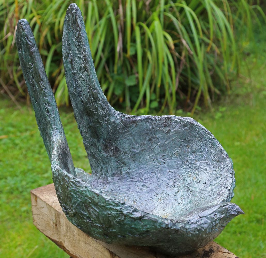 λ Patricia Ellis, Dove bird bath