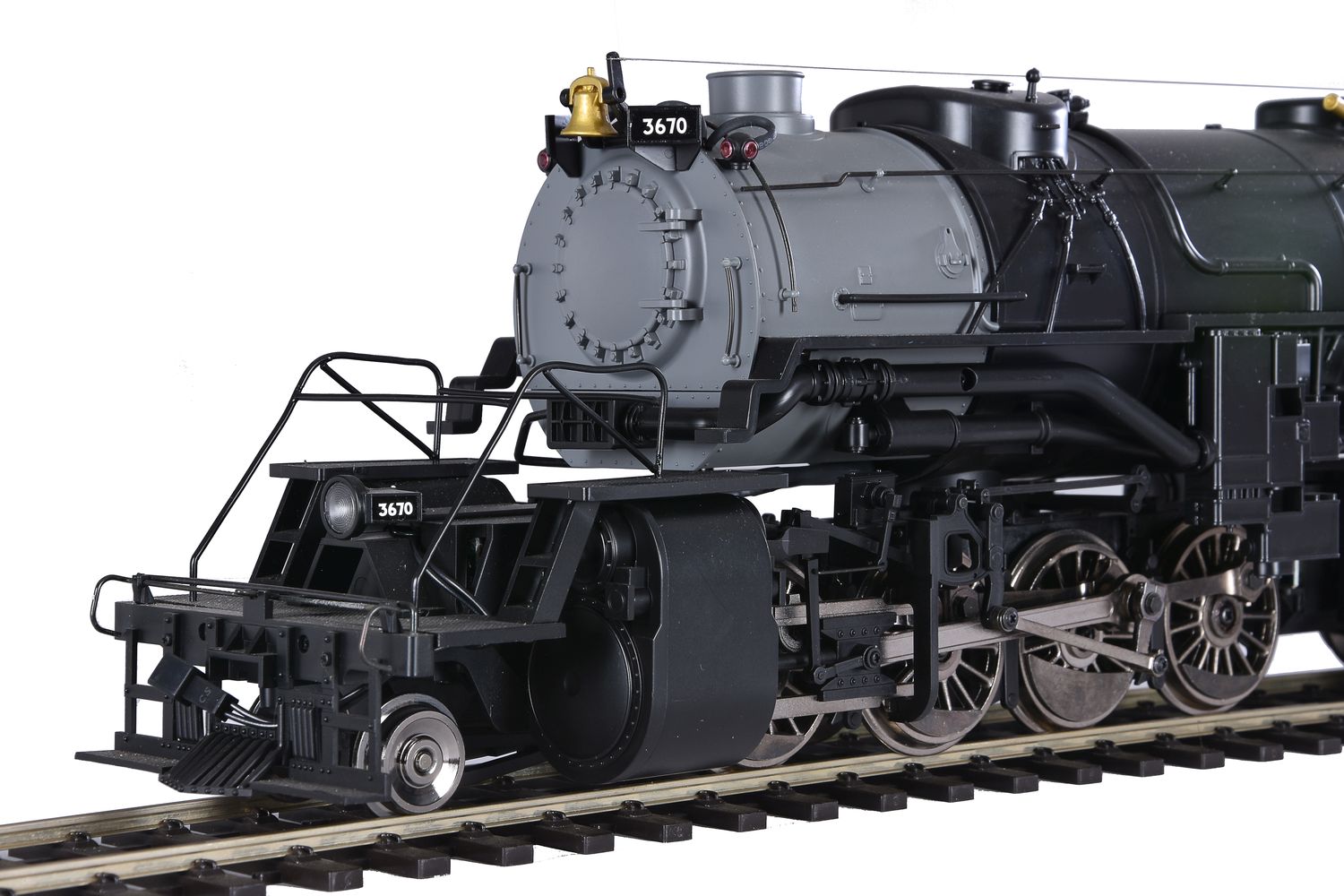 A gauge 1 Aristocraft model of an 2-8-8-2 USRA Compound Mallett American locomotive No 3670 - Image 3 of 5