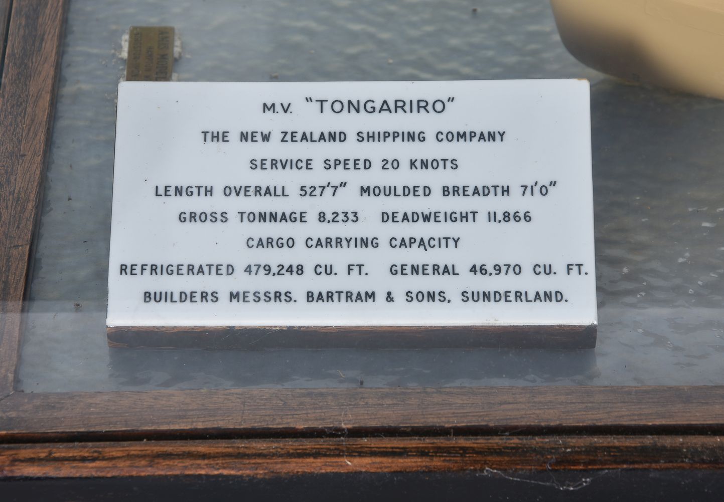 A glass cased model of M.V.”Tongariro” of The New Zealand Shipping Company - Image 2 of 5