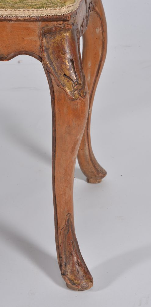 A set of four Danish carved and gilded beech side chairs - Image 7 of 9