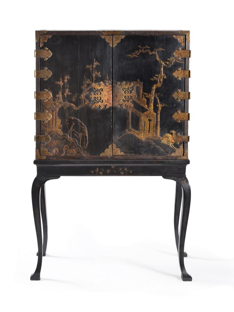 A black lacquer and gilt chinoiserie decorated cabinet on stand - Image 2 of 5