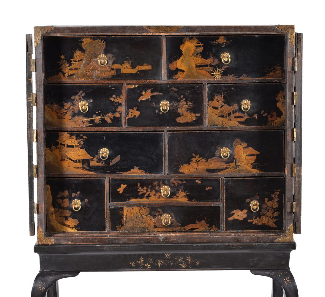 A black lacquer and gilt chinoiserie decorated cabinet on stand - Image 3 of 5