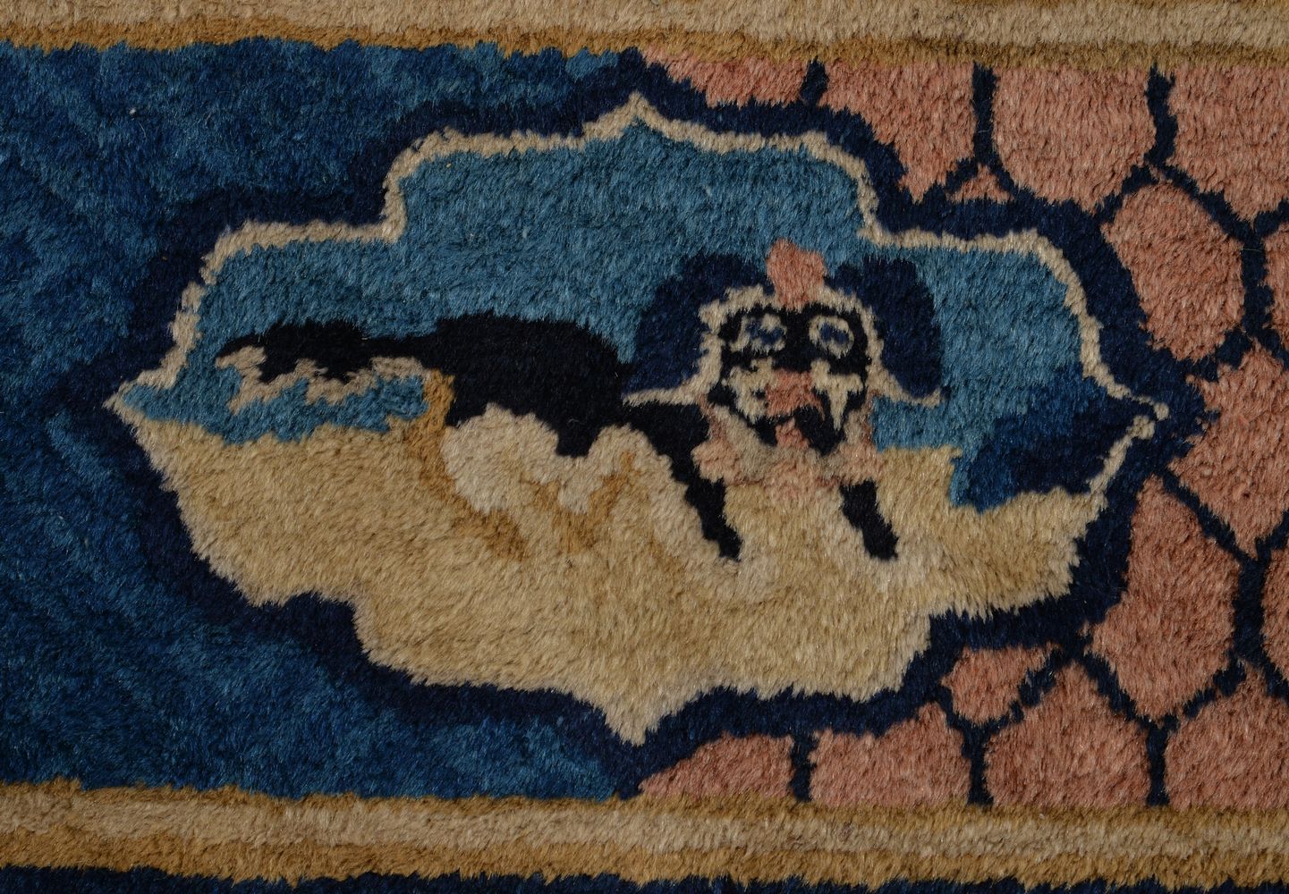 A Chinese carpet - Image 4 of 7