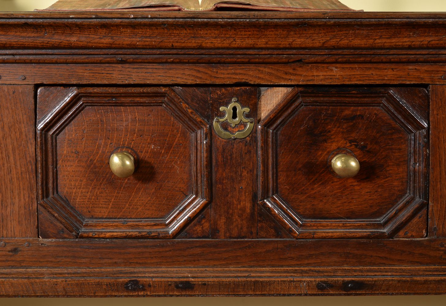 A Charles II oak dresser base - Image 2 of 3