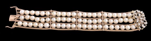 A French cultured pearl bracelet