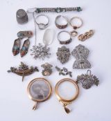 A small group of jewellery and costume jewellery