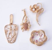 Four brooches and a pendant