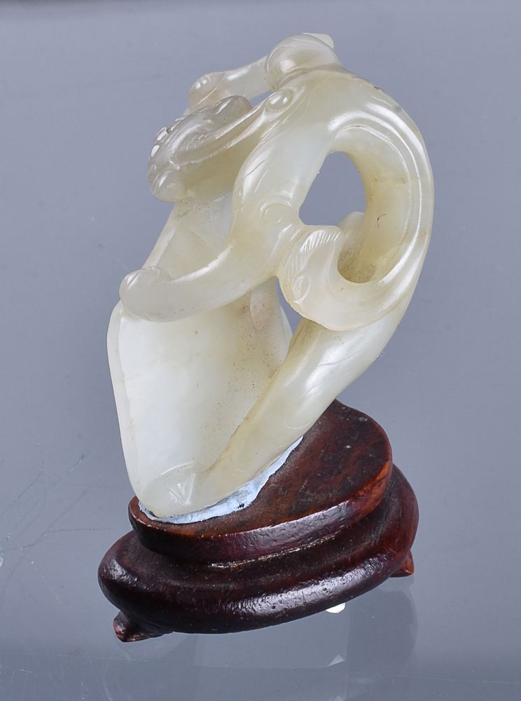 A Chinese celadon jade 'Chilong' carving - Image 4 of 4