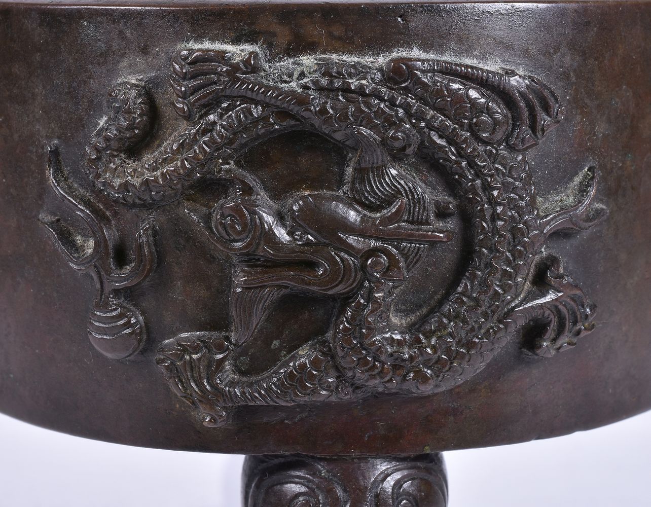 A Chinese quatrefoil bronze censer - Image 2 of 6
