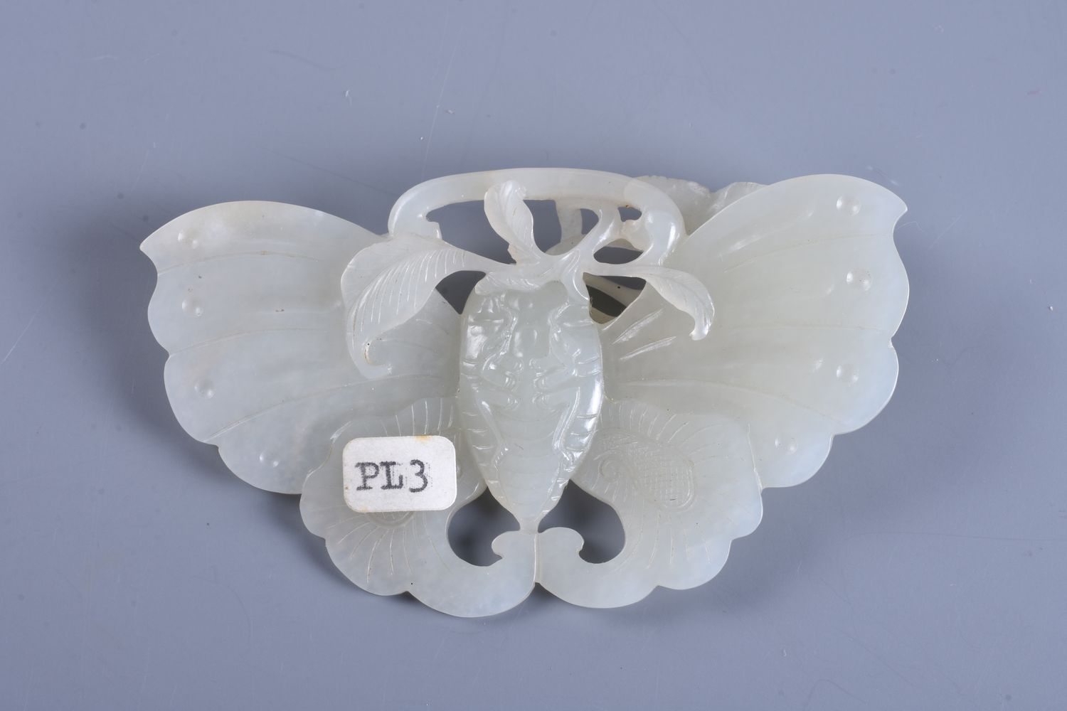 A Chinese white jade carving of a butterfly - Image 2 of 2