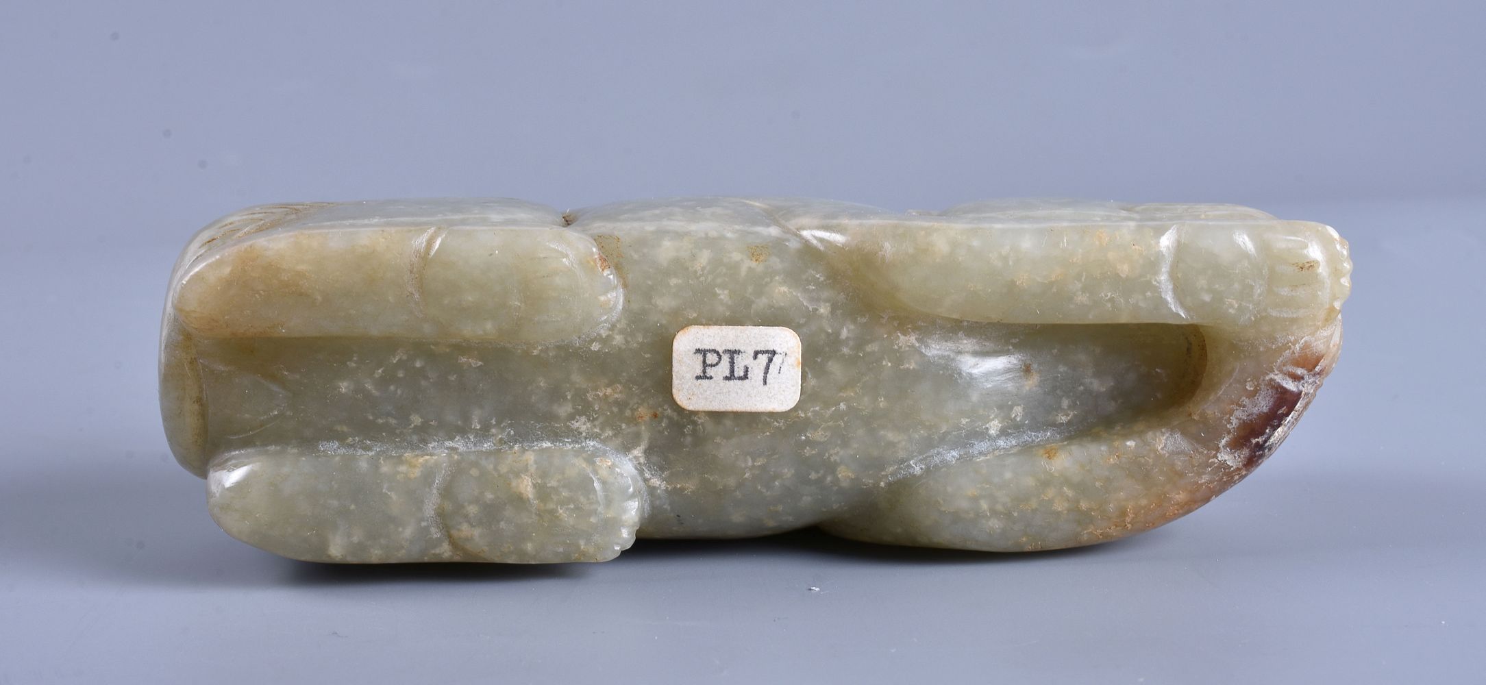 A Chinese mottled celadon jade model of a dog - Image 3 of 5